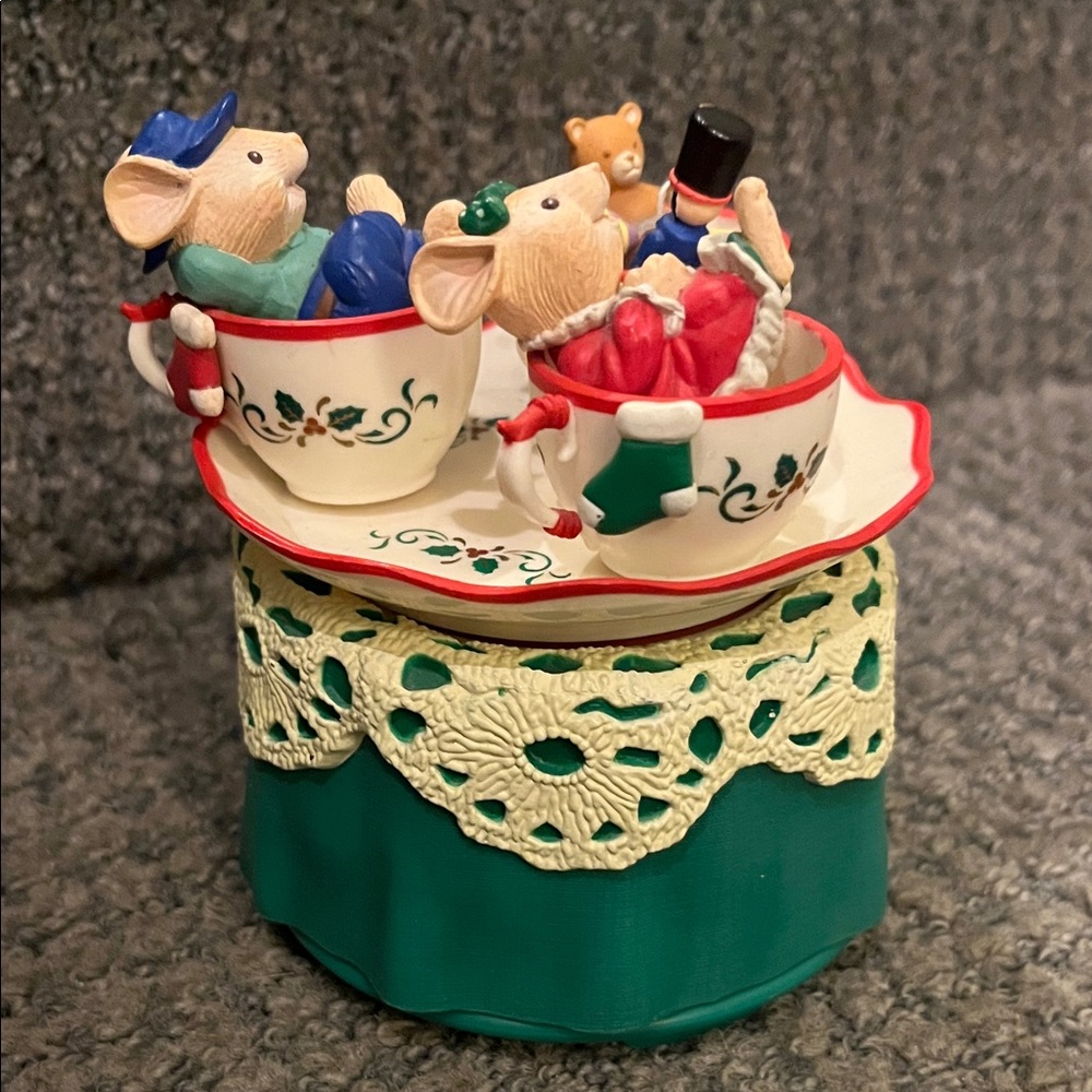 Enesco Festive Mice in Teacups Decor - Red, Green, Cream